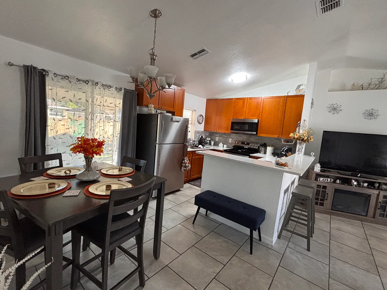 2 bed, 1076 sqft, $1,200 — Photo 3