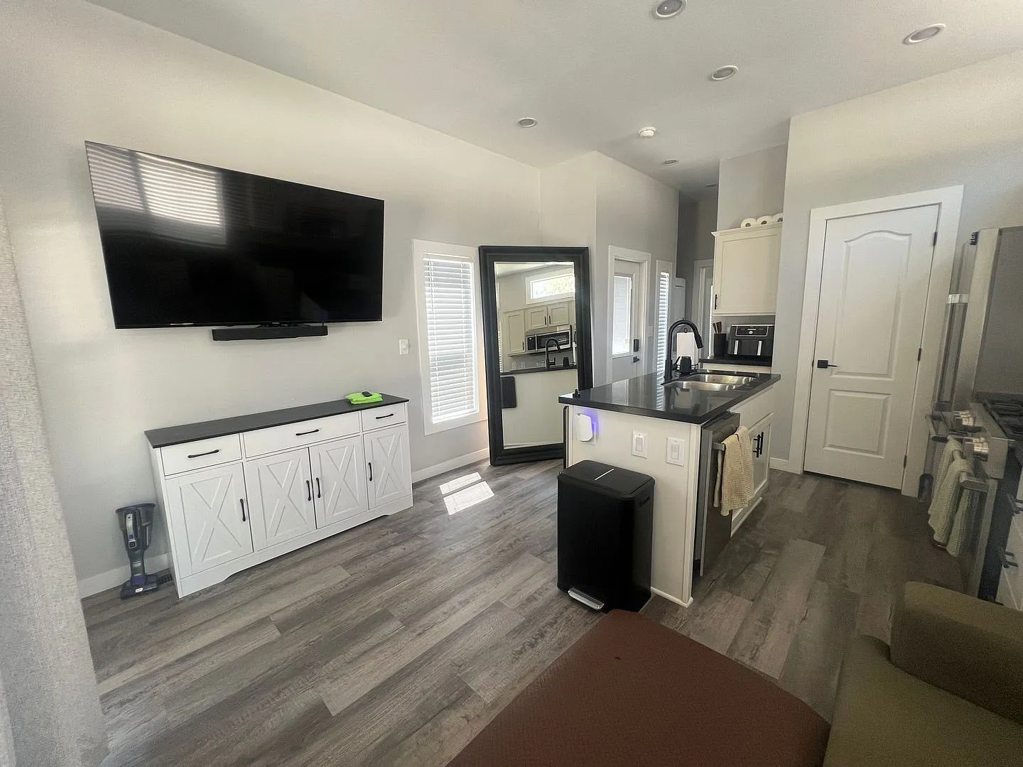 1 bed, 1.0 bath, 495 sqft, $1,900 — Photo 3