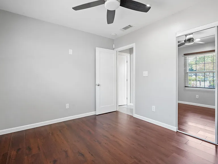 20247 Kinzie St — Photo 16