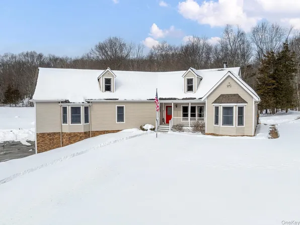 35 Appaloosa Lane, Millbrook, NY 12545
