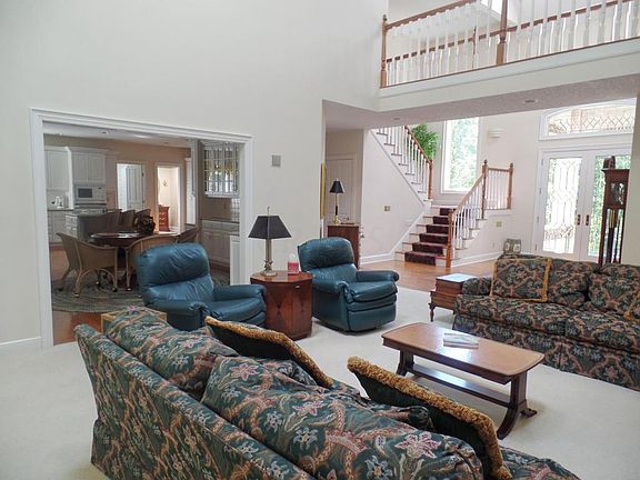 4th image of 48 Hampden Dr
