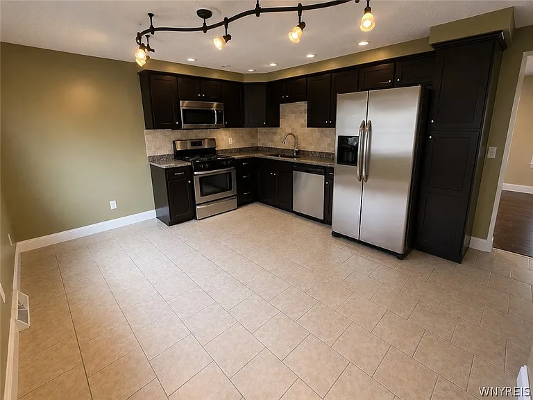 25 Jessica Ln — Photo 6