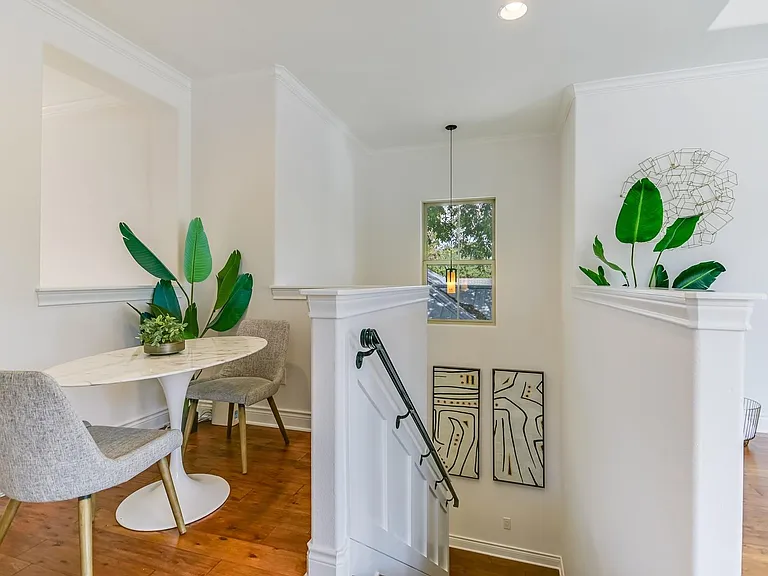 809 Kinney Ave — Photo 10