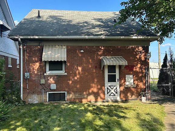 2nd image of 13533 Cloverlawn St