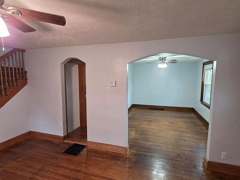 1442 Creighton Ave — Photo 6