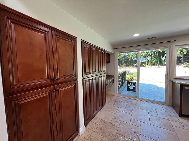25281 Parthenon Ave — Photo 4