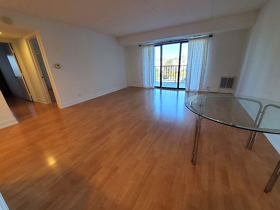 4th image of 375 Plum Creek Dr APT 204