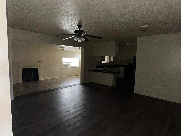 1501 N Kansas St — Photo 2