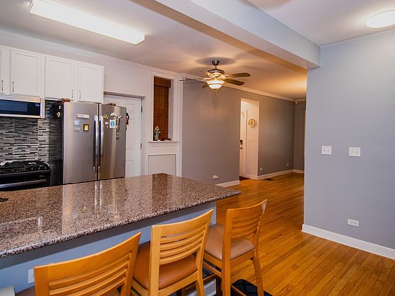 4th image of 4033 N Mozart St #1