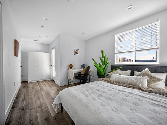 2nd image of 1530 W 37th St #Privateroom2