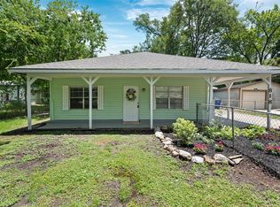 818 N Chenango St, Angleton, TX 77515