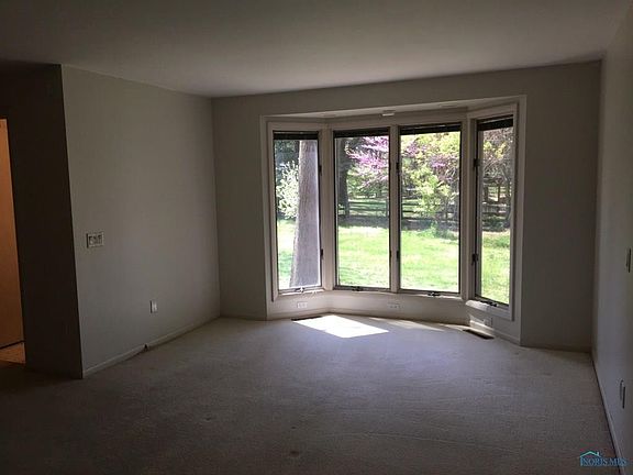 5th image of 402 Hillcrest Dr
