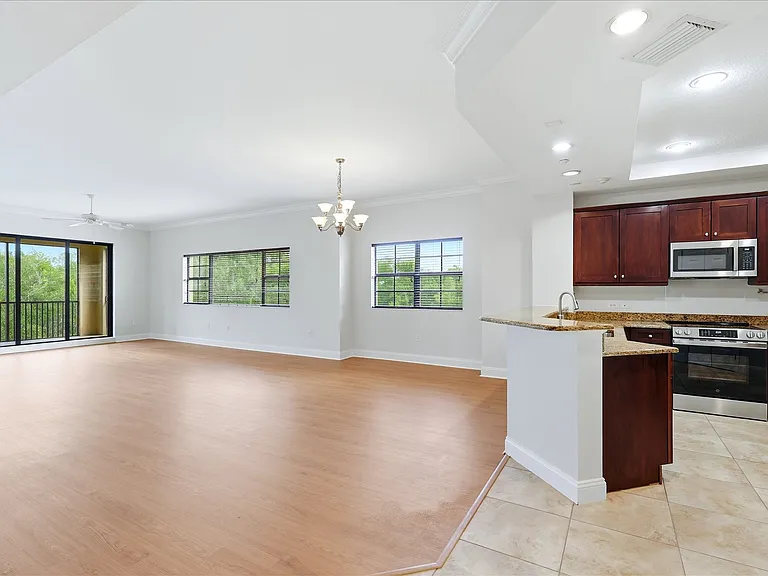 7612 Lake Vista Ct #308 — Photo 10