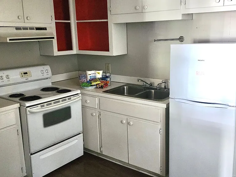 217 Tryon St #B — Photo 8