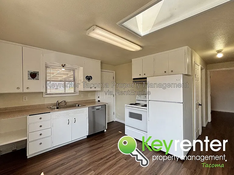 11916 Alaska St S — Photo 5