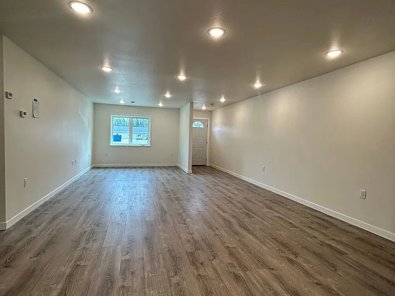 2652 Roseanne Ct — Photo 3