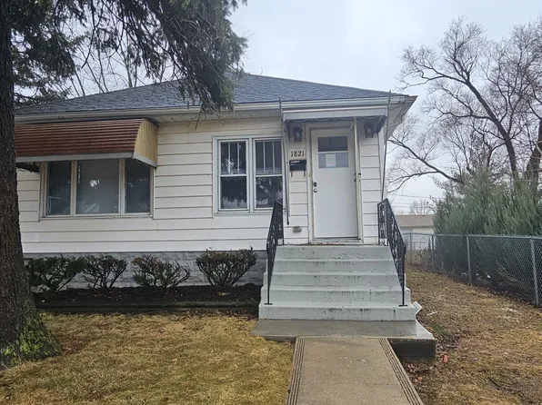 1821 Dearborn St, Crest Hill, IL 60403