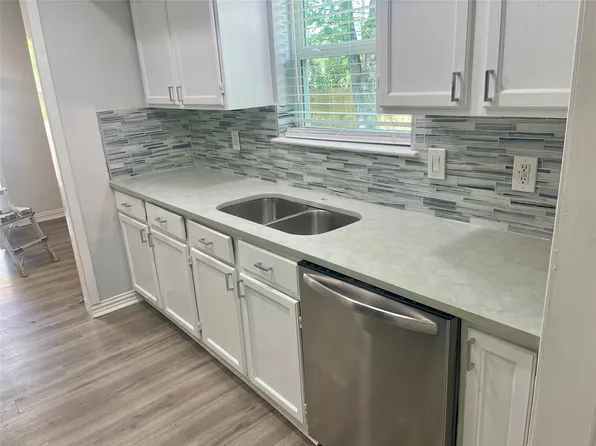 2823 Ermine Way, Farmers Branch, TX 75234