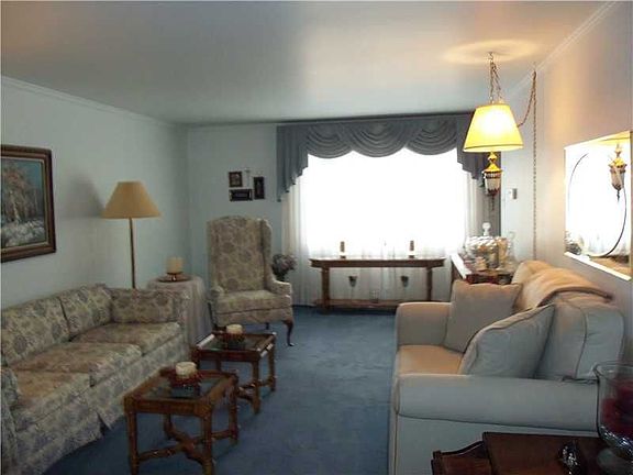 2nd image of 7012 Dumbarton Pl