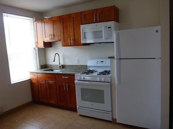 1st image of 1545 W Thompson St Floor 3