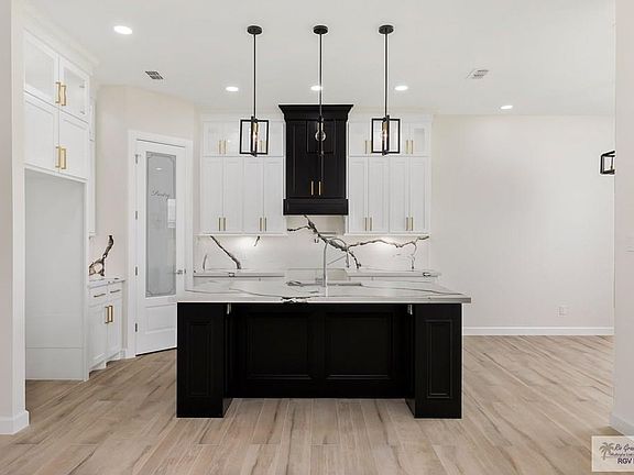 2nd image of 206 Janet Cir