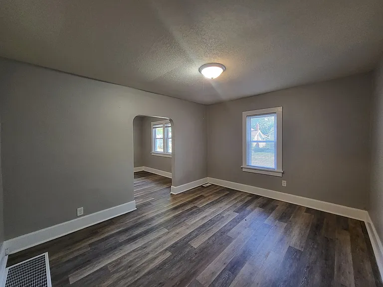 3916 Cambridge St — Photo 8