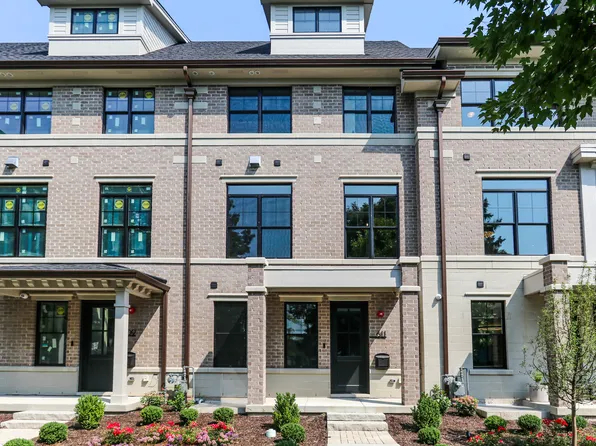 116 N Wright St #5, Naperville, IL 60540