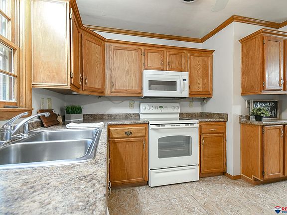 4th image of 930 N 66th St