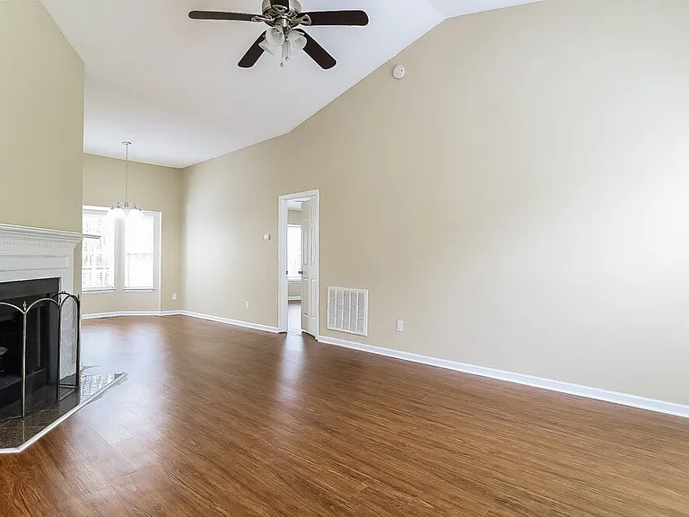 504 Heathwick Dr — Photo 3