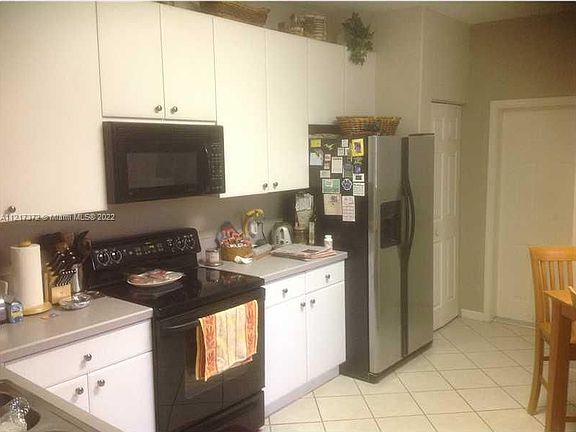 3rd image of 4020 Peppertree Dr #4020