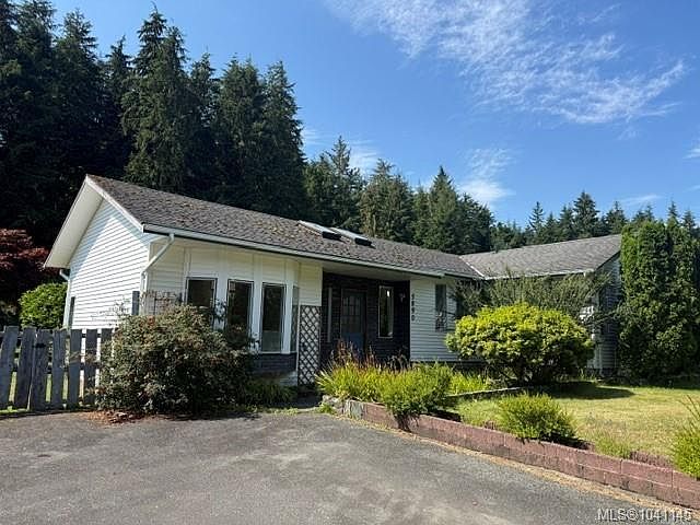 1st image of 5890 Beaver Harbour Rd