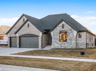 50097 N Majestic Dr, Macomb, MI 48044