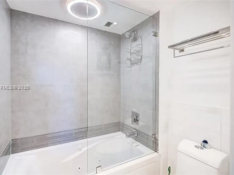 2301 Collins Avenue Cu #439 — Photo 6