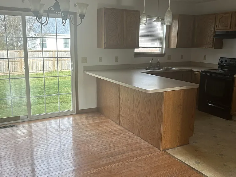 33956 Floraline St — Photo 4