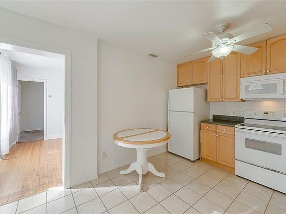 3rd image of 1600 Crestwood Dr