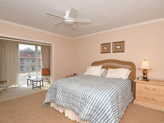 4th image of 19 Pine Arbor Ln