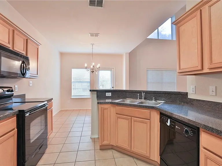 8505 Forest Highlands Dr — Photo 6
