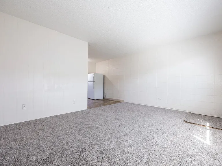 Raymond Apartments — Photo 12