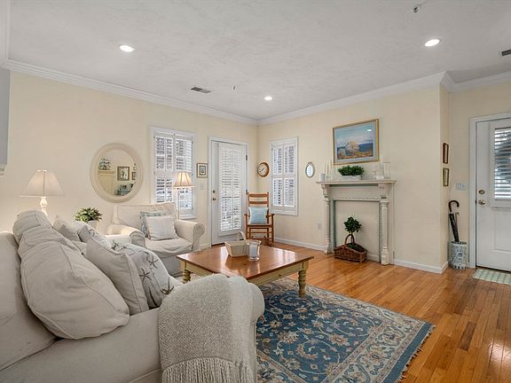 5th image of 36 Village Dr #36