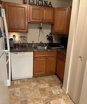 5th image of 3 Thayer Pond Dr #17