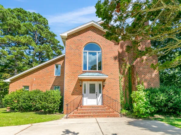 132 Robanna Dr, Seaford, VA 23696