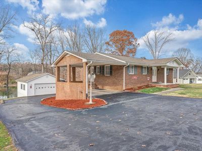 125 Douglas Dr, Moneta, VA, 24121