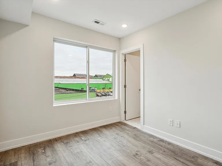 1829 E Sergeant St #8 — Photo 13