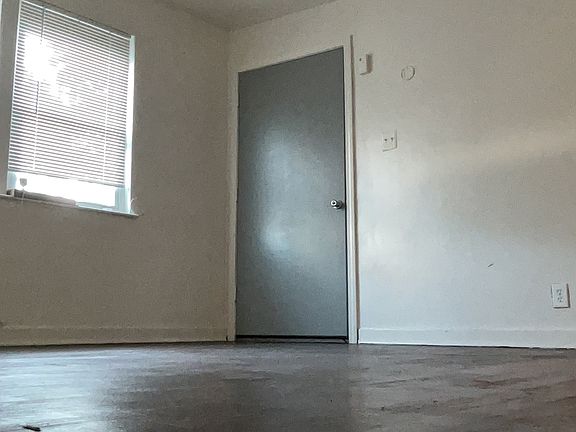 3rd image of 7049 Kelly St