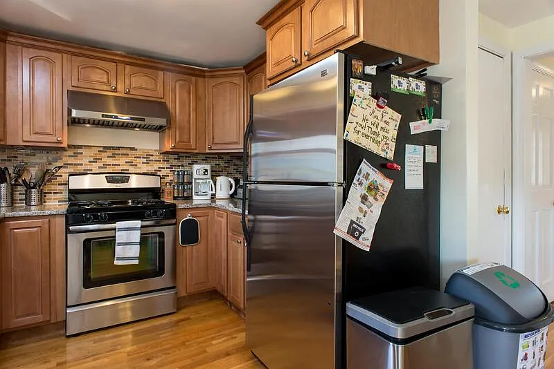 3 bed, 2.0 bath, 1250 sqft, $5,000 — Photo 2
