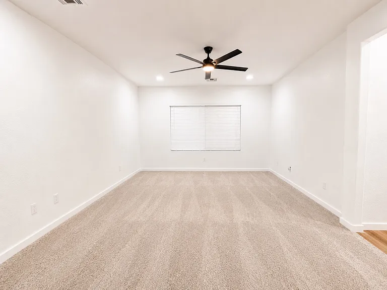15238 W Custer Ln — Photo 9