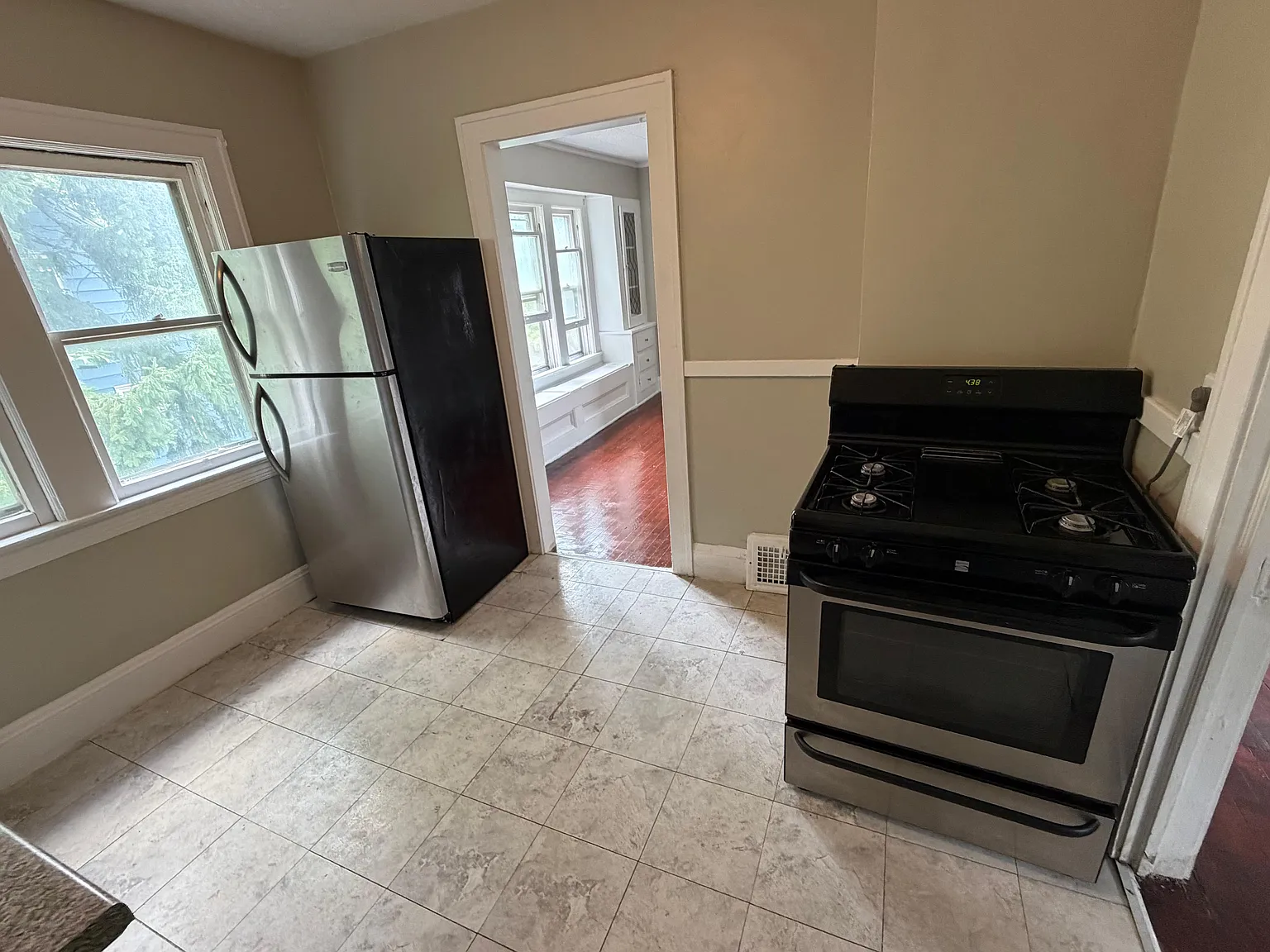 2 bed, 2048 sqft, $1,295 — Photo 3