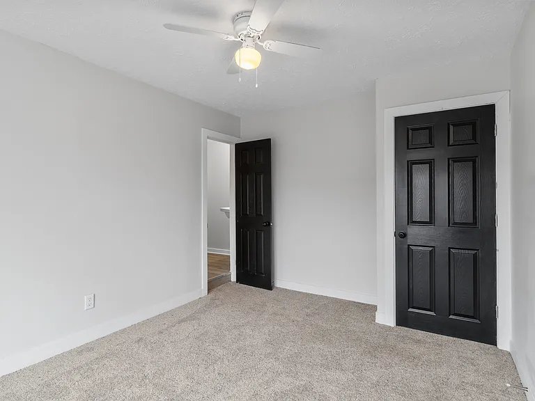 3310 E 9th St — Photo 12
