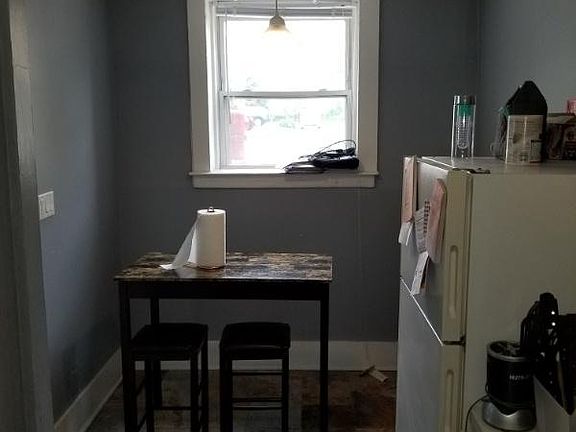 4th image of 828 W Willis St #104