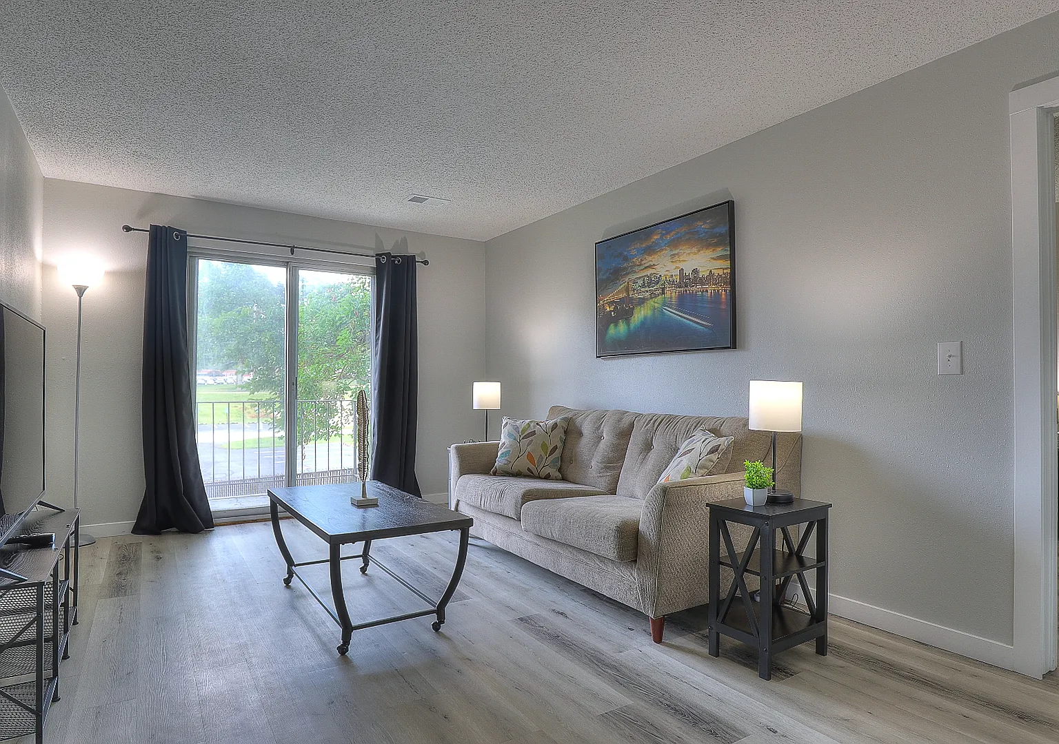 Graceland Apartments — Photo 3